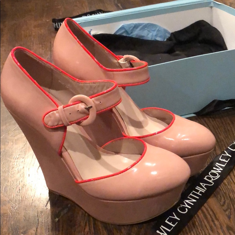 Rose Cynthia Rowley wedge heals w hot red piping